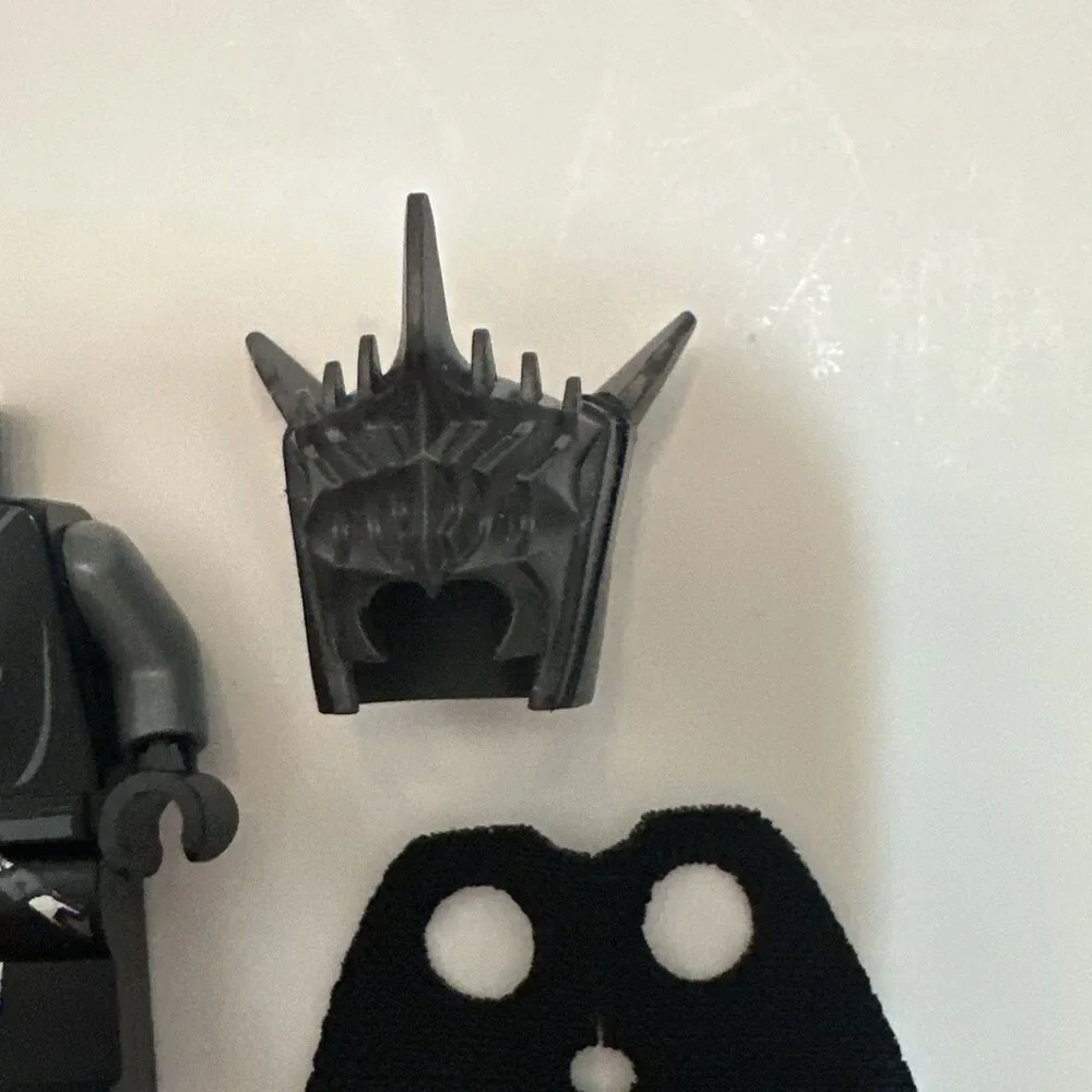 LEGO Mouth Of Sauron Minifigure Lord Of The Rings Authentic lor140 (no head)